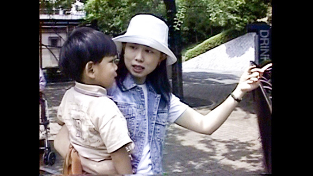 幼い頃の嘉成さんと有希子さん