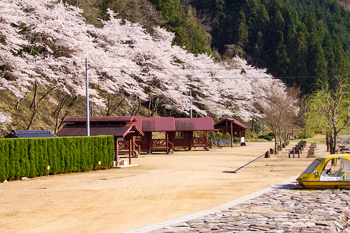 湯の瀬温泉郷キャンプ場