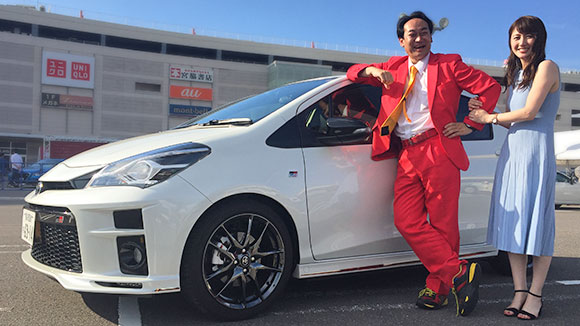 会場に並んだ車