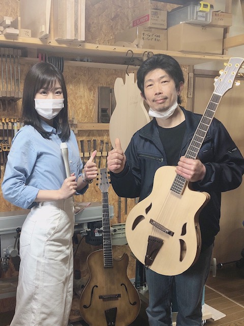 ギター職人の山岡さんと