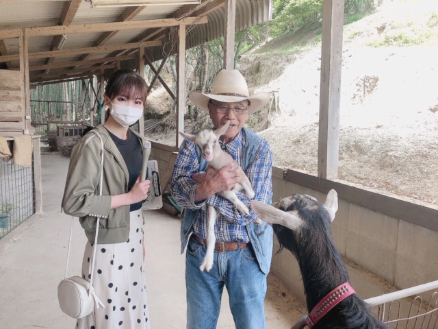 渋川動物公園の園長＆ヤギの赤ちゃんと