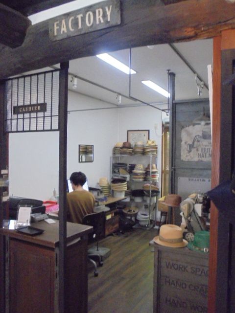 本町店 店内での作業の様子