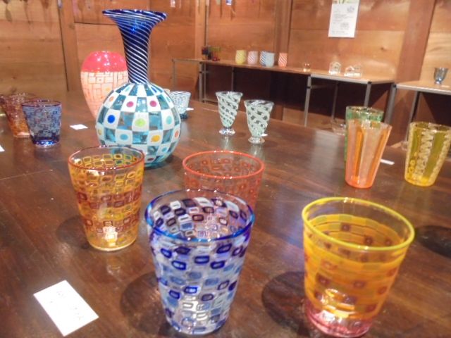 風音2020創作ガラス風鈴展 カラフルな酒器や小皿なども