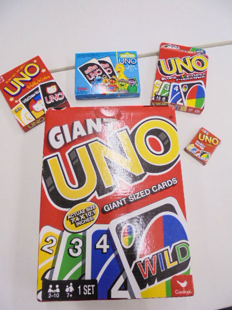 「UNO」　A4版のカードも