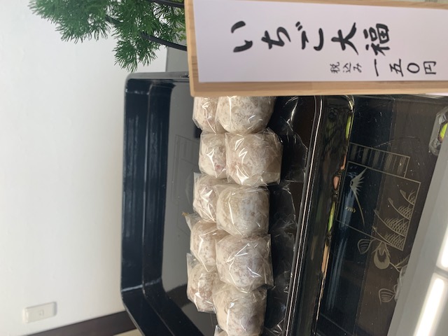 店頭に並ぶいちご大福