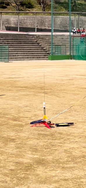 打ち上げるロケット