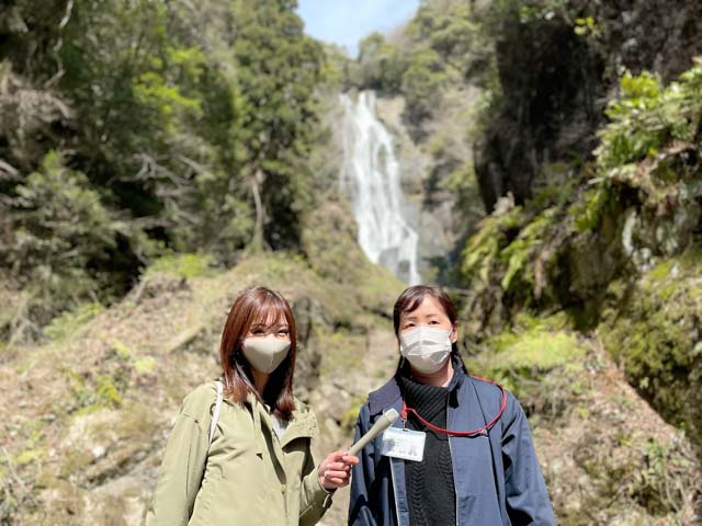 神庭の滝自然公園で斉藤さんと