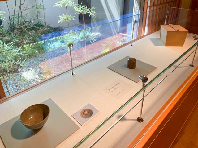 「茶の湯事始－利休と織部－」展示の様子