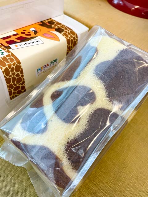 ハートの模様も再現した「サンタロウ」モチーフのロールケーキ