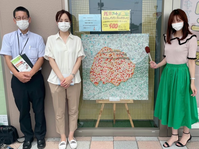 薬剤師の朝田さんとスタッフの青木さんと一緒に