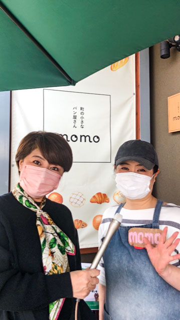 『街の小さなパン屋さんmomo』にて