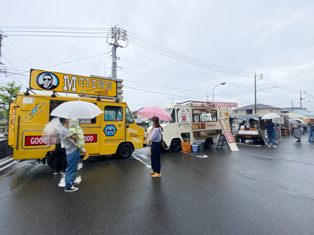 お店の前に列が！