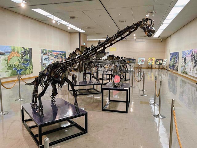 恐竜美術館