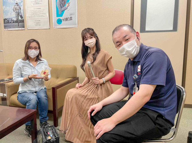 ご担当の小野飛鳥さん、カフェ青山広報の秋山有紀さん