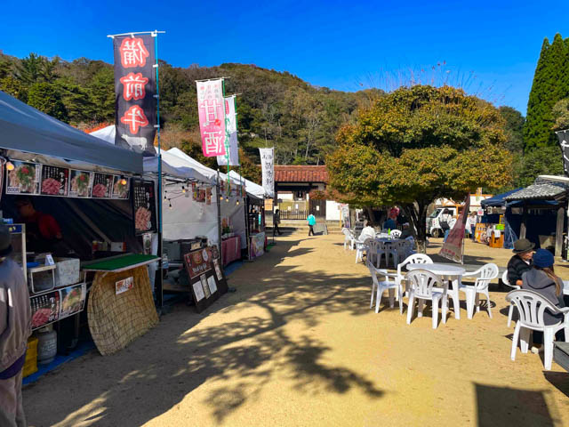 屋台が並ぶ通り