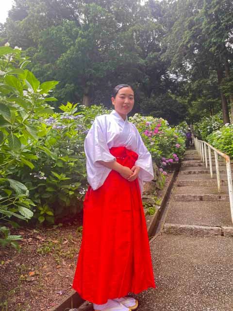 吉備津神社 巫女の淵本さん