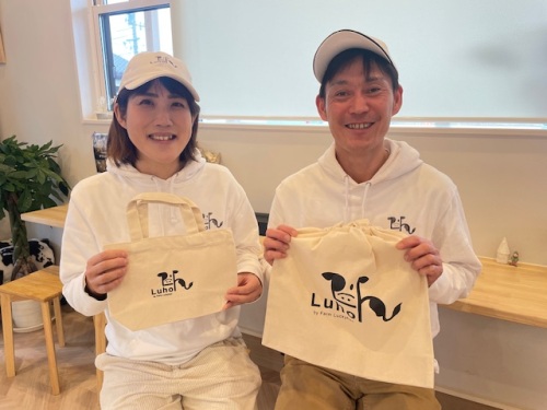 吉本さんと妻の裕香さん