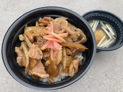 丼とみそ汁のセット