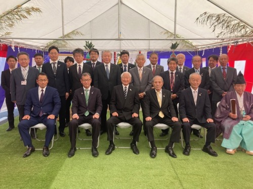 起工式に出席したJA晴れの国岡山の役員と神主