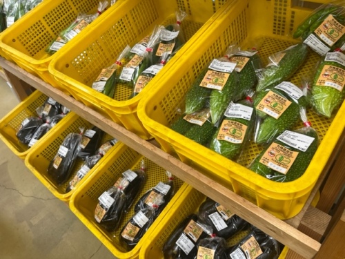 おかやま有機無農薬農産物のマークがついた野菜