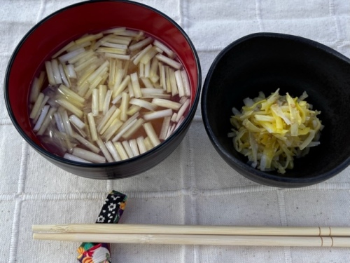 黄ニラのみそ汁とおひたし