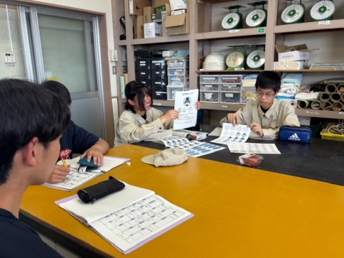 生産部・加工部・企画販売部・経理部の4つの部署