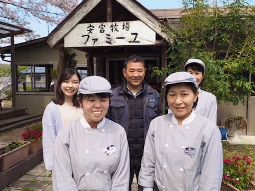 笑味ちゃん女性スタッフリポート20200409-7 安富牧場の皆さんと