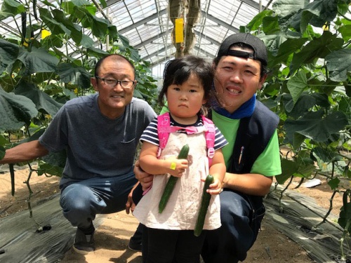左から、義父 忠之さん・娘 愛夏ちゃん・博文さん