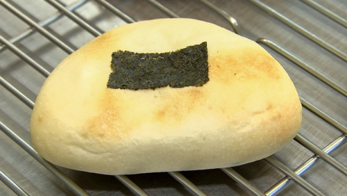 こちらのおにぎりのようなパン