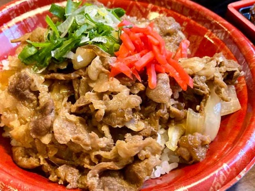 千屋牛丼　520円（税込）