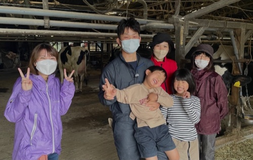 福本牧場のみなさんと一緒に