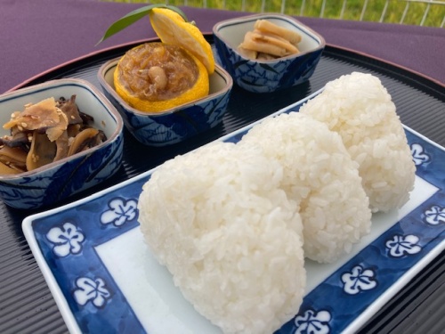 精米したての米で作ったおにぎり