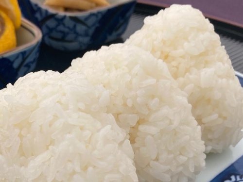 精米したての米で作ったおにぎり