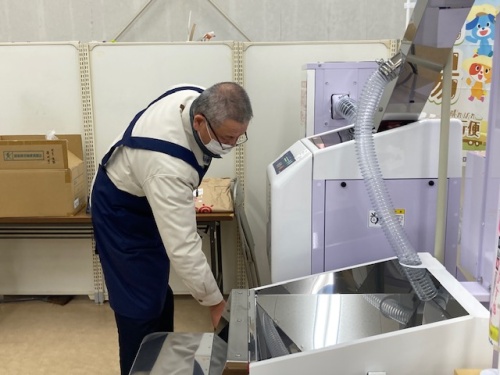 精米機を使用する様子