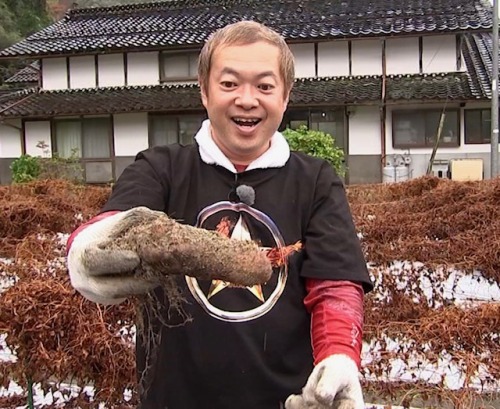 銀沫を持つハロー植田さん