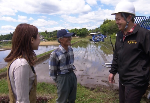 笑う笠木さんとハローさん