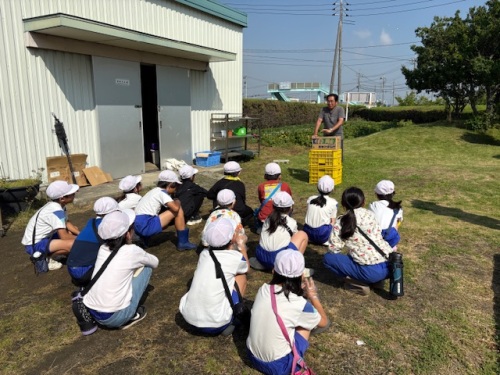 七区小学校の児童たち