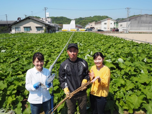 左から、千神リポーター、三宅さん、熊澤リポーター