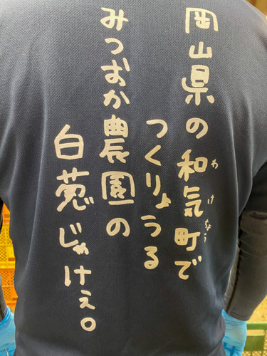 青い色のTシャツ