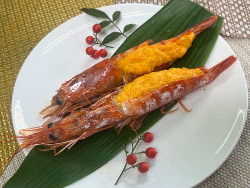 有頭海老を使って人参のあかね焼き