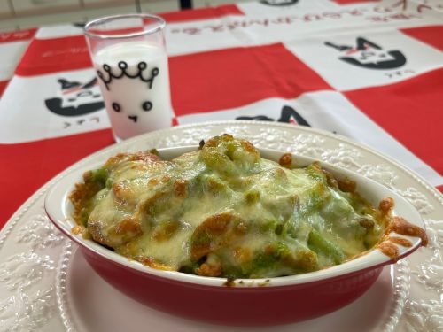 おいしく栄養チャージ！小松菜ミルキーグラタン(倉敷天城高校 鈴木さん考案レシピ)