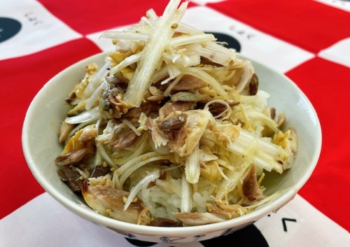 白ネギが主役の焼きサバ丼