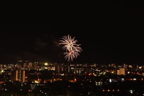 レインボー冬の花火 | 高松市 ジェネラル・ポチさん
