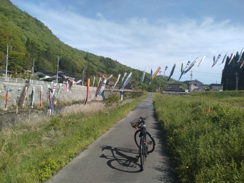 自転車と鯉のぼり | 新見市 宮本さん