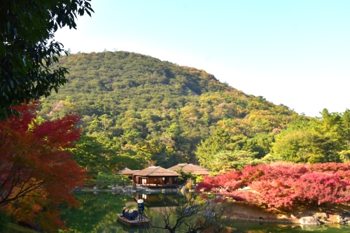掬月亭と紅葉 | 高松市　ジェネラル・ポチさん