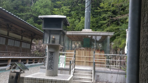 大窪寺の「原爆の火」 | さぬき市 中川さん