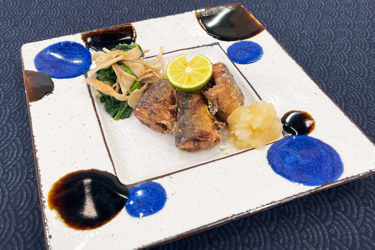秋刀魚の竜田揚げ　秋のお浸し添え