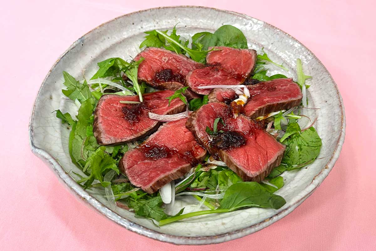 牛肉のたたき サラダ仕立て