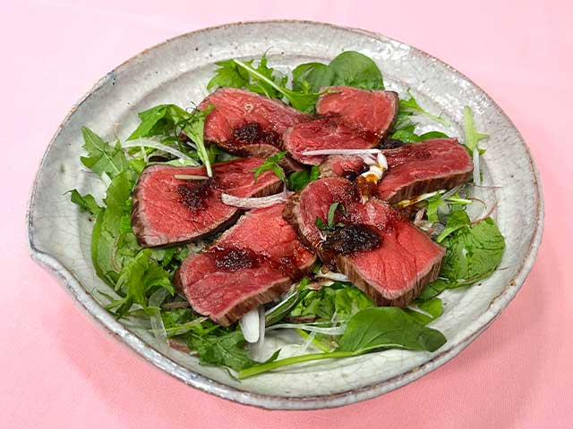 牛肉のたたき サラダ仕立て