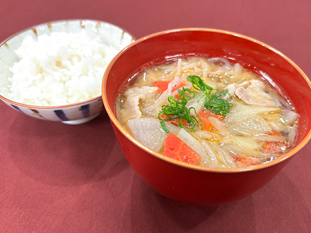 具だくさん！ 豚汁